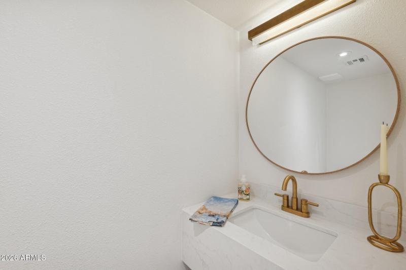 21-web-or-mls-4800-n-68th-st-162