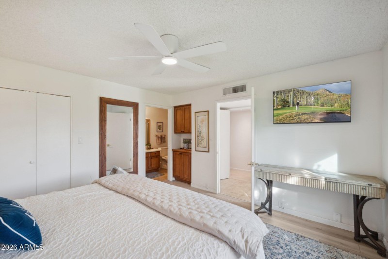 22-web-or-mls-4800-n-68th-st-162