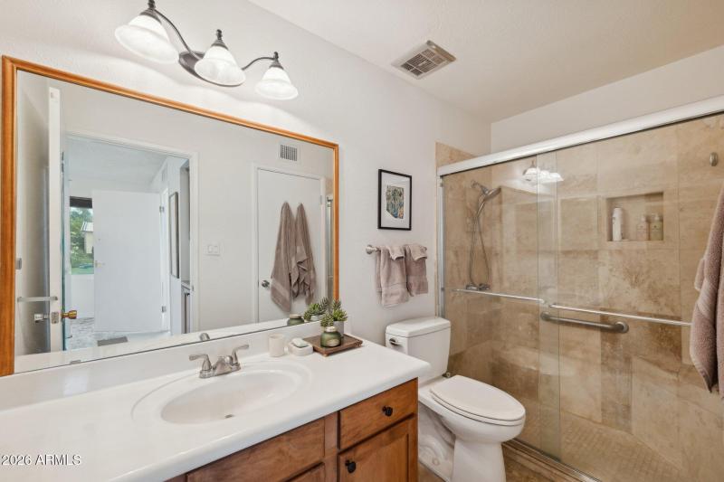 26-web-or-mls-4800-n-68th-st-162