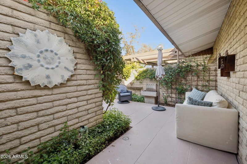 33-web-or-mls-4800-n-68th-st-162