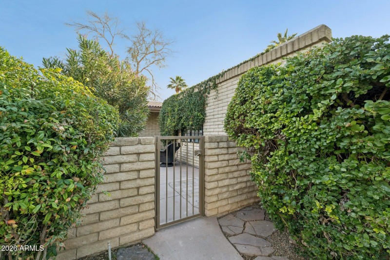 37-web-or-mls-4800-n-68th-st-162