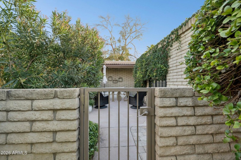 38-web-or-mls-4800-n-68th-st-162