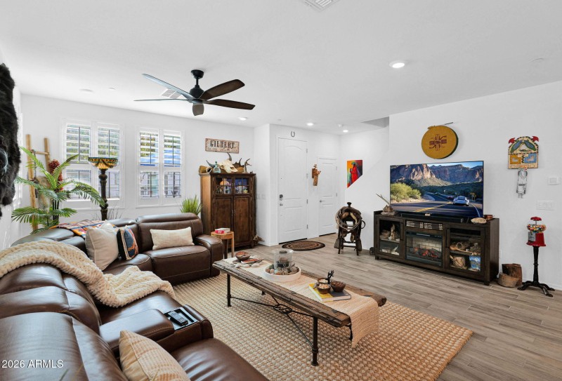 1917 Hampton 111 - 06Family Room