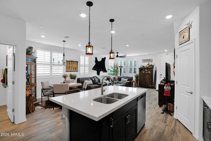 1917 Hampton 111 - 09Kitchen Island Grea