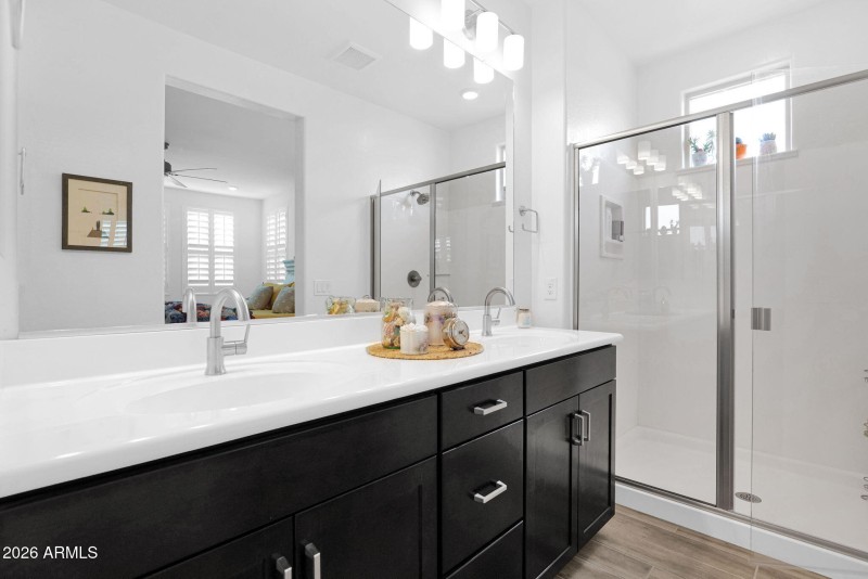 1917 Hampton 111 - 23Primary Bathroom