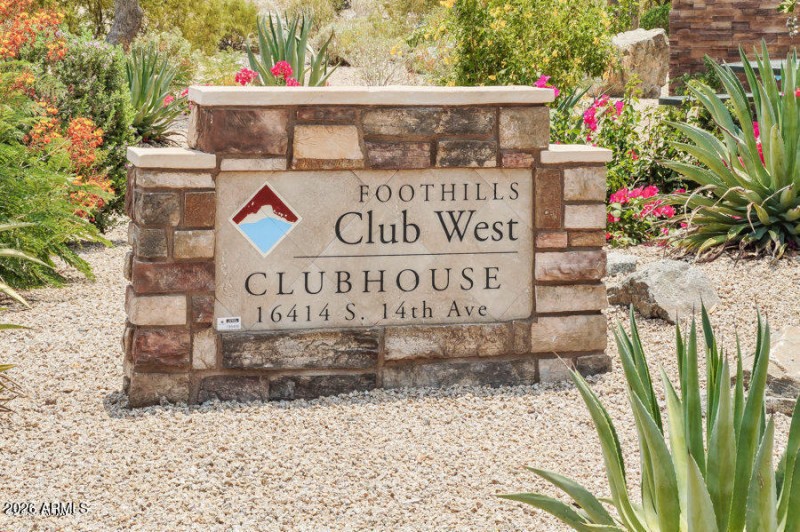 ClubWestClubhouseSign1mls