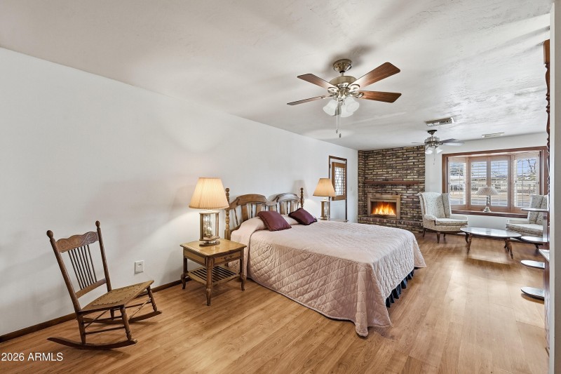 24_v1s_4921_with_fire