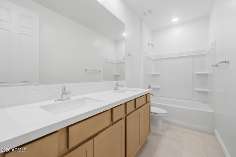 PHX_Miravida_Lot 1151_Dove_14837_Bath2