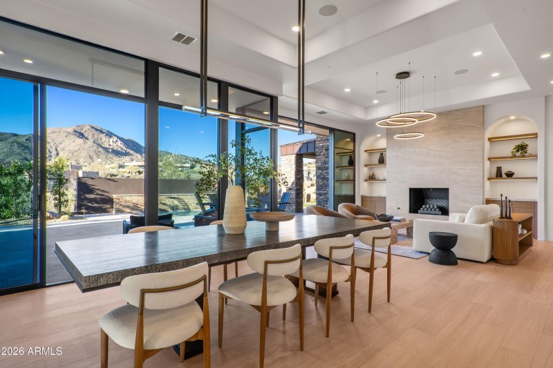 012_Open Flowing Floor Plan