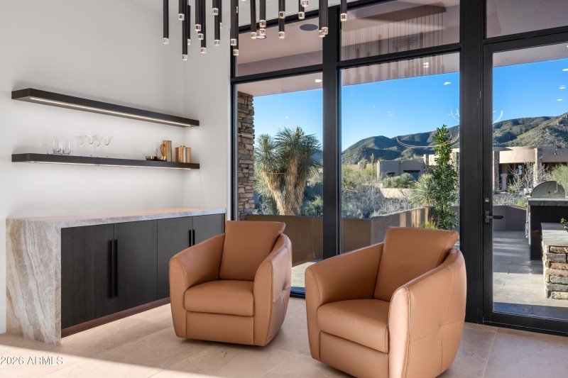 017_Casual Dining or Sitting Space