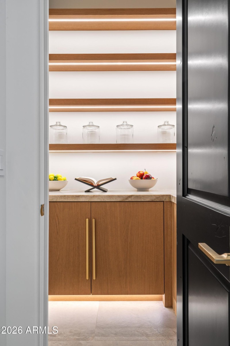 020_Walk-in Pantry Sizzle