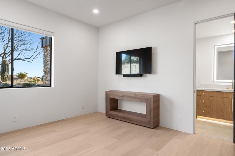 032_Office or Ensuite 2