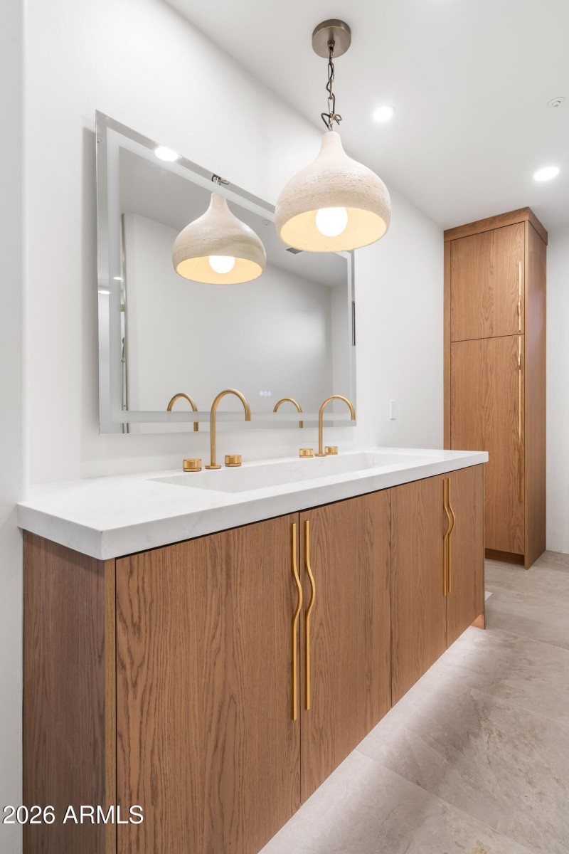 040_Ensuite 4 Bath Luxuries