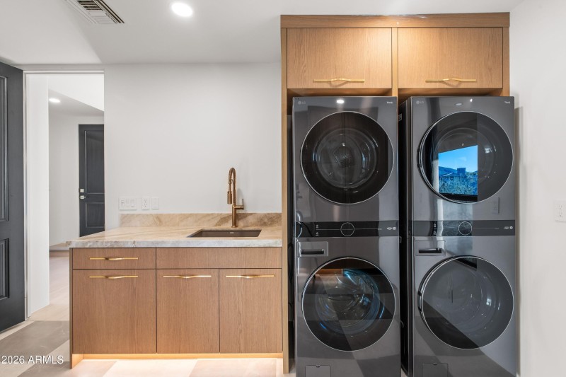 042_Lavish Laundry Luxury