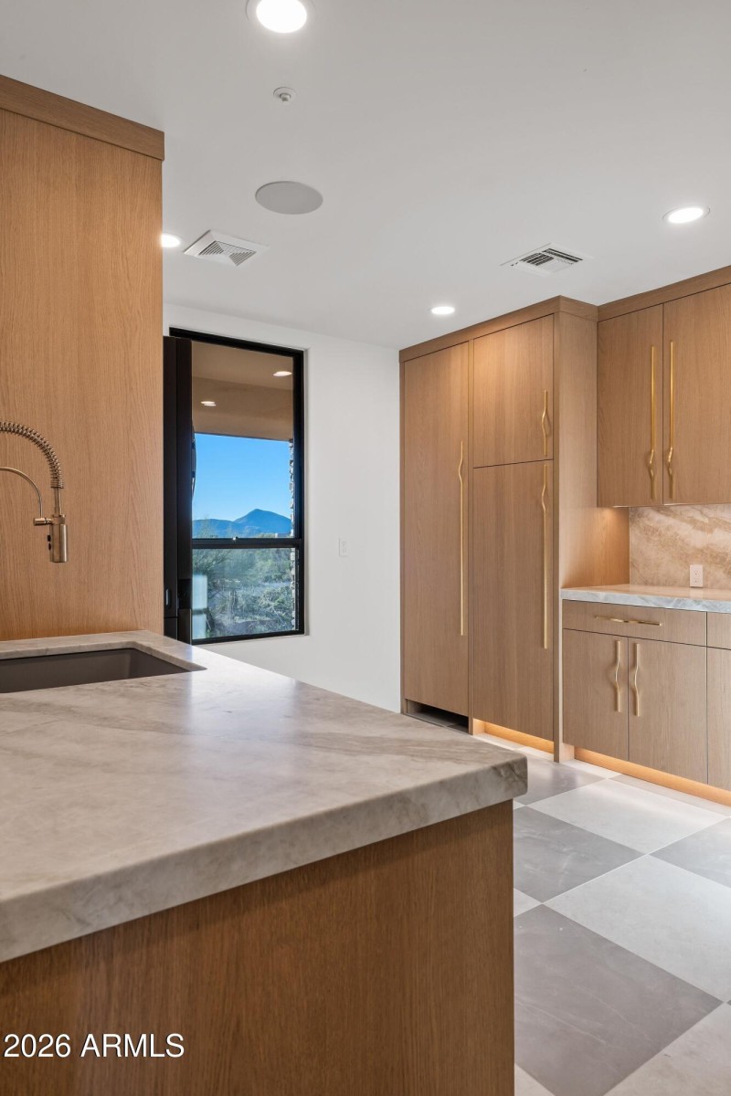 043_Laundry with a View