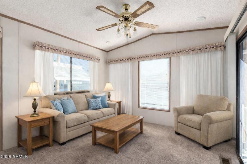 9B9D298E-49DB-4952-BC3E-CEC667774BFA