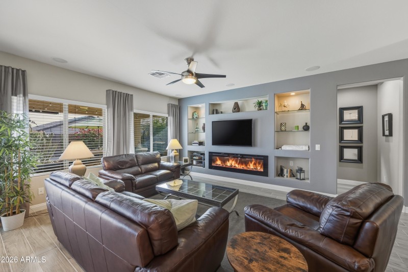 6_012_dsc_1920_with_fire