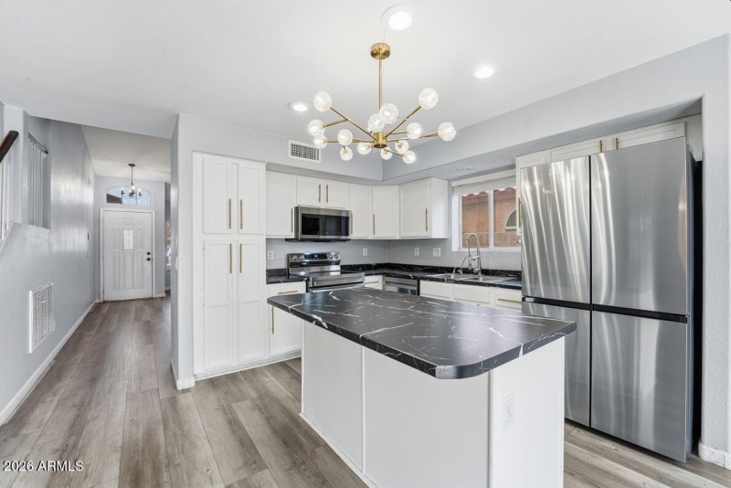 12523 W Roanoke Ave-13