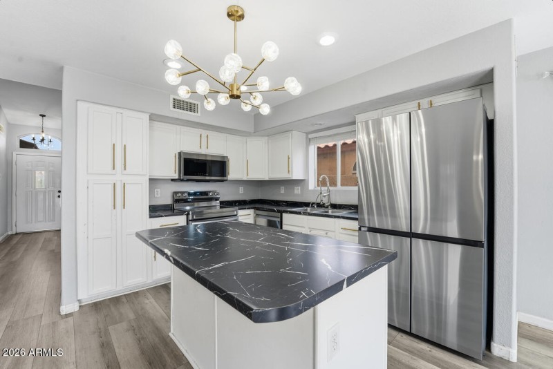 12523 W Roanoke Ave-14