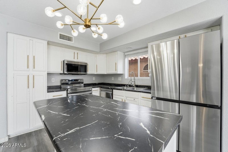 12523 W Roanoke Ave-15