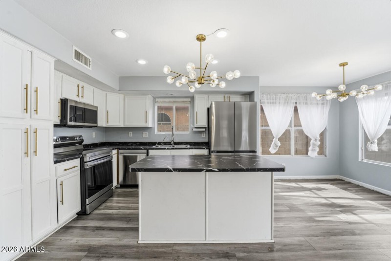 12523 W Roanoke Ave-17