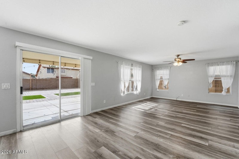 12523 W Roanoke Ave-25