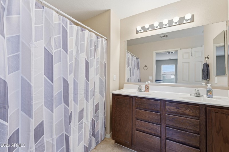 019-primary-bathroom