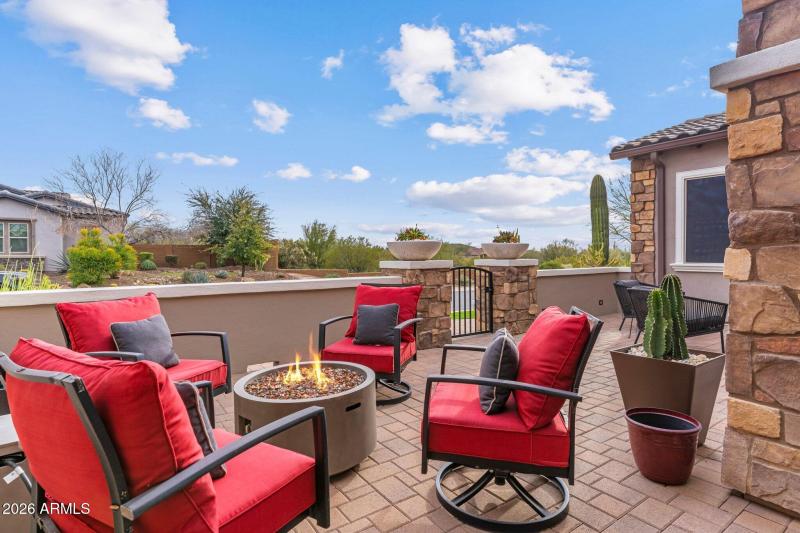 Welcoming Front Courtyard