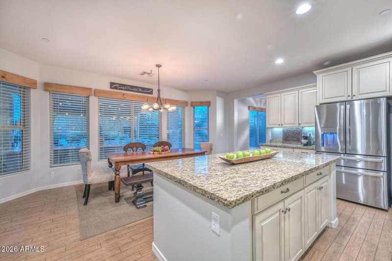 Night-Kitchen-Breakfast Room2