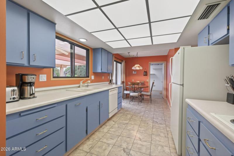 19_12611_W_Butterfield_Dr19_mls