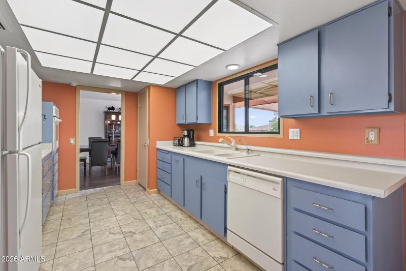 21_12611_W_Butterfield_Dr21_mls