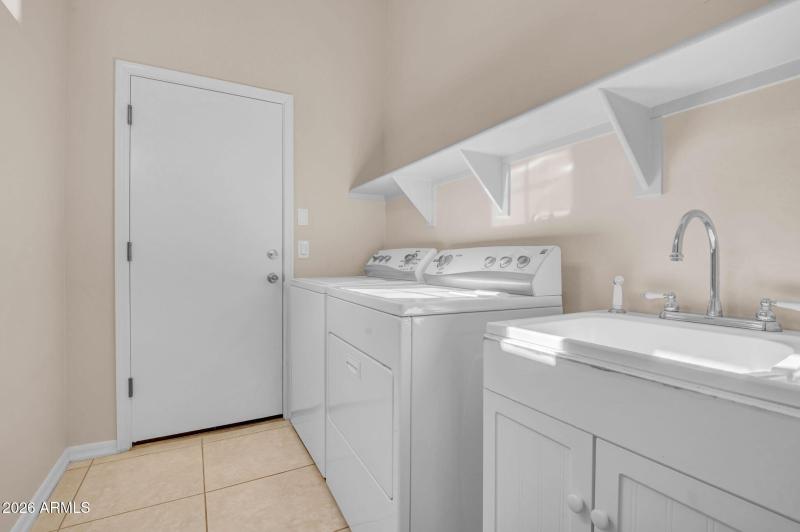 Laundry Room connect to the Garage