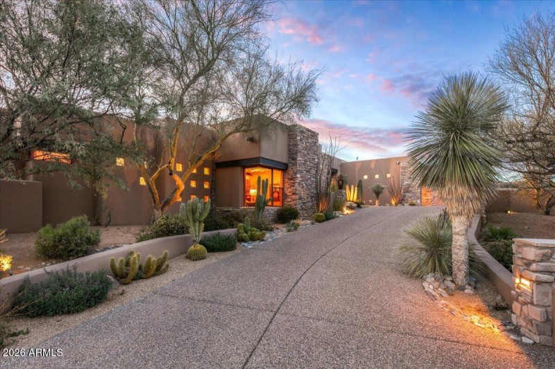 05-Charming Driveway