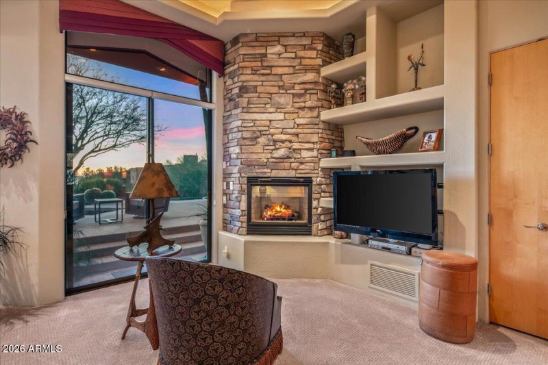 29-Primary Suite Sitting Area