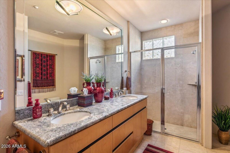 37 Guest Ensuite 1 Plus Walk in Closet