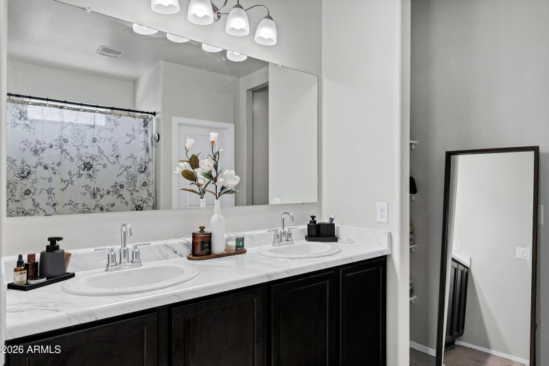 1806 W Cameron Blvd-20