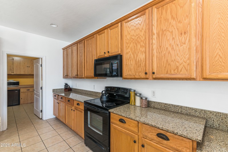 16_4027 w st charles ave-16