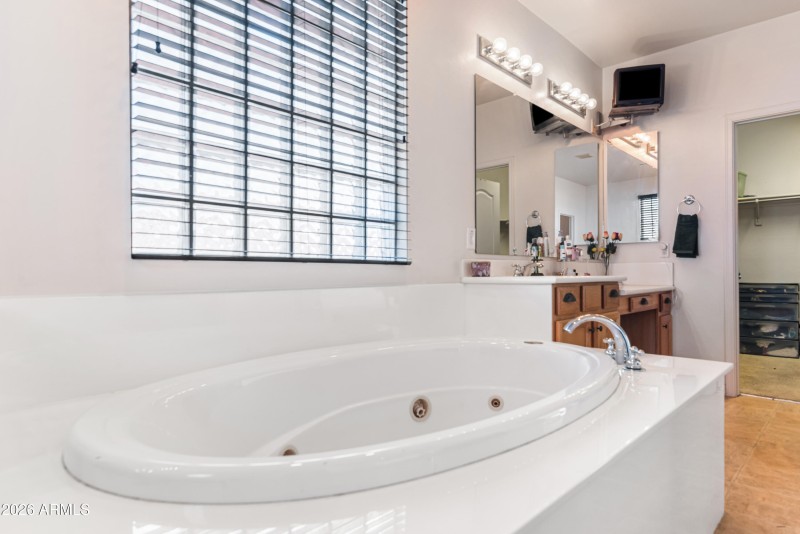 29_4027 w st charles ave-29