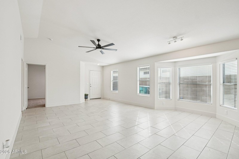 7-web-or-mls-N 30th Ave-S1202-007