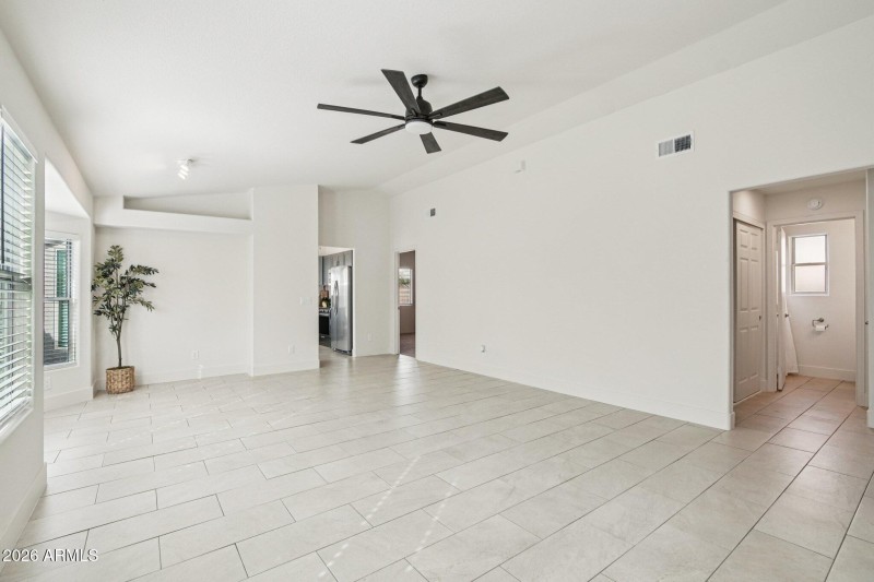 10-web-or-mls-N 30th Ave-S1202-010