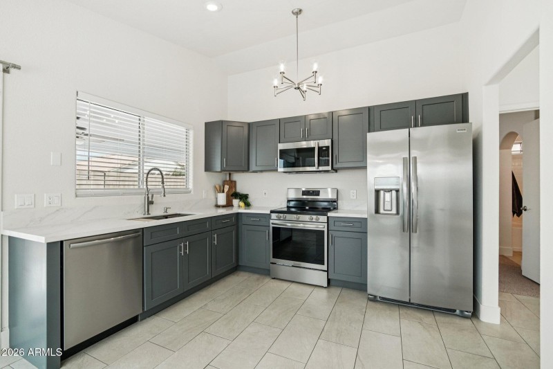 13-web-or-mls-N 30th Ave-S1202-013