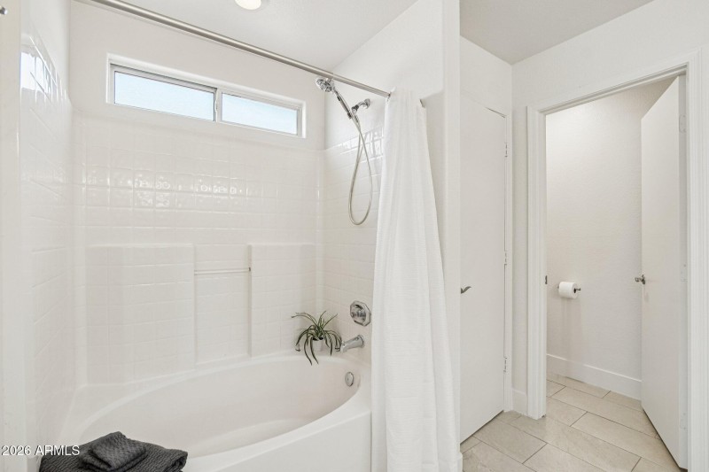 26-web-or-mls-N 30th Ave-S1202-026