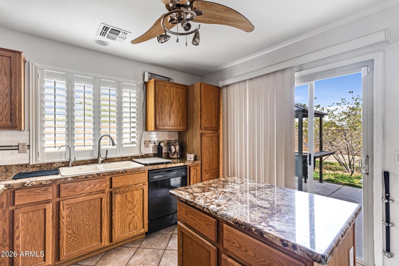 33198 N Cat Hills Ave-13