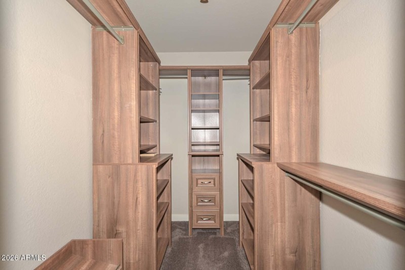 Pirmary Walk-in-Closet