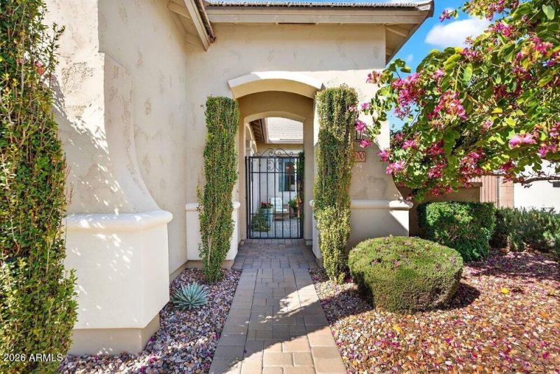 006_5-web-or-mls-35-_e_nighthawk_wa_52