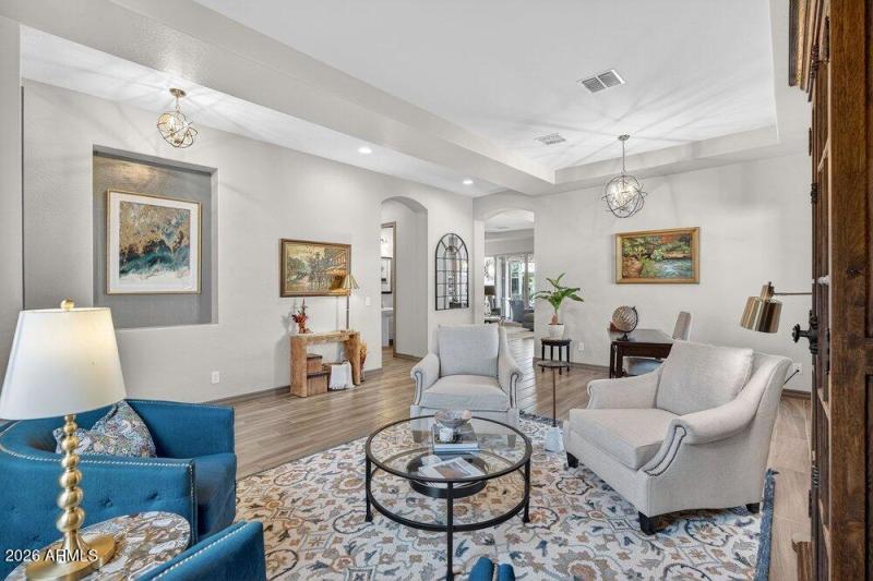 014_13-web-or-mls-43-_e_nighthawk_wa_302