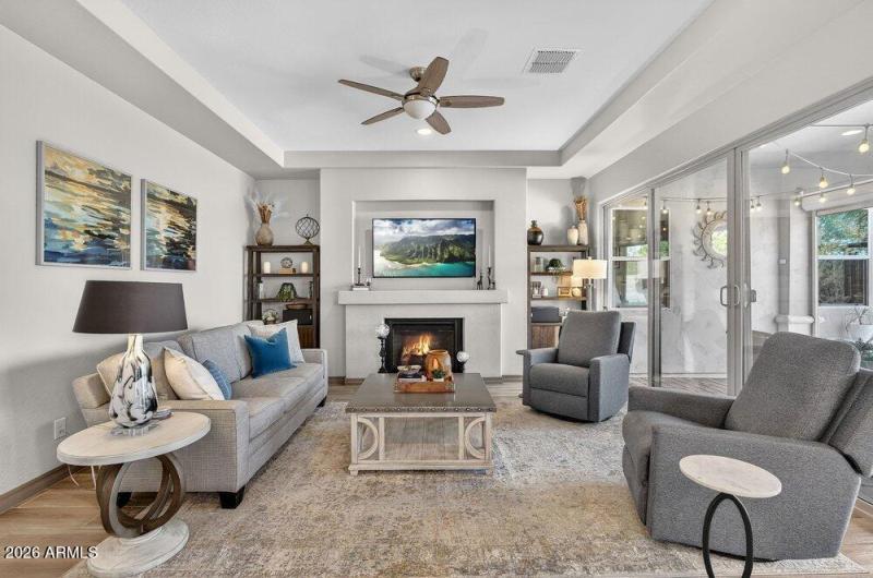 015_14-web-or-mls-67-_e_nighthawk_wa_790