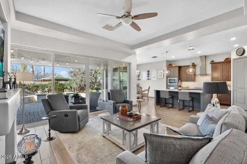 019_18-web-or-mls-71-_e_nighthawk_wa_118