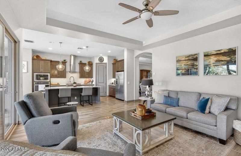 020_19-web-or-mls-72-_e_nighthawk_wa_897