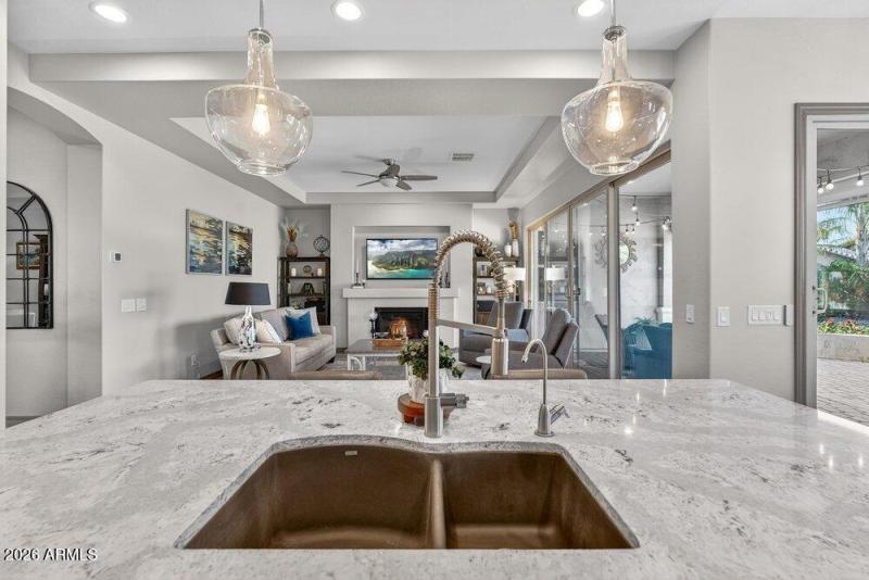 028_30-web-or-mls-83-_e_nighthawk_wa_314